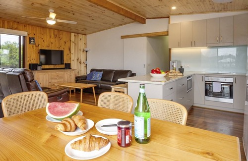 St. Andrews Beach Casa | Recientemente renovado hasta 7 personas: la tranquilidad rodea una propiedad cómoda y relajada.