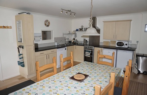 Slapton Casa | Dog friendly 2 bed barn - walking distance to Slapton Sands Beach & Slapton Ley
