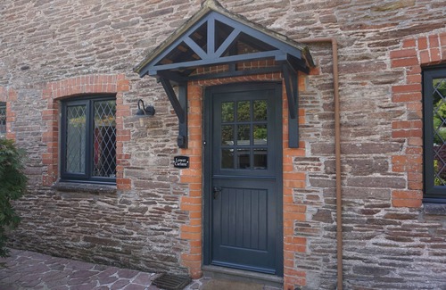 Slapton Casa | Dog friendly 2 bed barn - walking distance to Slapton Sands Beach & Slapton Ley