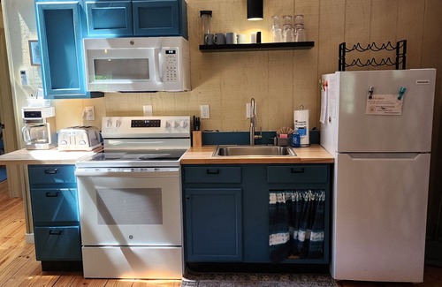 Mill Spring Casa | Dog friendly 30' Yurt, large dome skylight, king bed, 2 bedrooms, sleeps 6.