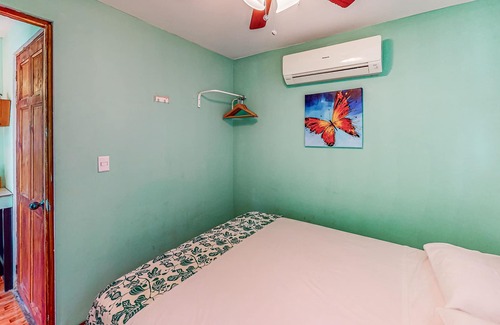 Tárcoles Cama Y Desayuno | Dog-friendly 4-villa complex near beach with outdoor pool, community kitchen, AC