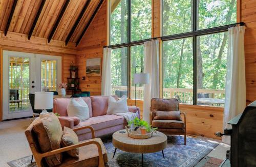 The Woods Casa | Dog-Friendly A-Frame with Firepit and Fall Foliage