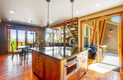 Cle Elum Cabina | Dog-friendly alpine hideaway with firepit, grill, EV charger, mountain views