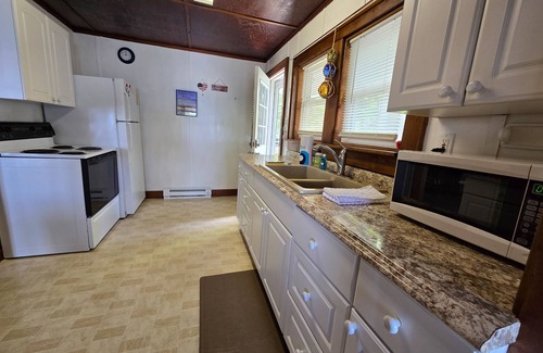 Honor Casa | Dog-friendly and lakefront home with firepit close to restaurants and shops