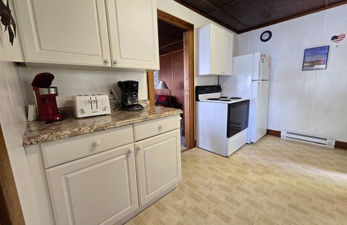 Honor Casa | Dog-friendly and lakefront home with firepit close to restaurants and shops