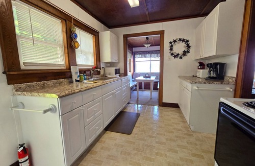 Honor Casa | Dog-friendly and lakefront home with firepit close to restaurants and shops