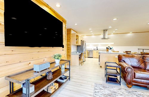 Rockwood Apartamento | Dog-friendly apartment by Moosehead Lake with sprawling deck & firepit