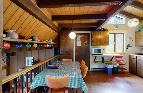 Joseph Cabina | Dog-friendly & attractive lakefront house with water views & washer/dryer