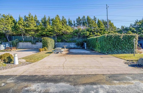 Agate Beach Alquiler De RV | Dog Friendly, Available with 50AMP, 30AMP, Water and Sewer hook up's, WiFi