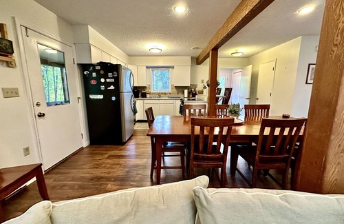Chestnut Springs Cabina | Dog Friendly - Backs to Golf - Spacious Deck