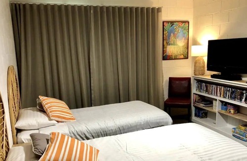 Emerald Beach Casa | Dog-friendly Bluff Rd Beach House, Emerald Beach