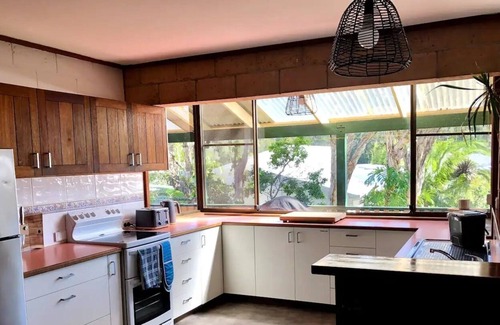 Emerald Beach Casa | Dog-friendly Bluff Rd Beach House, Emerald Beach