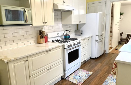 Downtown Historic District Casa | Dog-friendly, Bohemian house in downtown Easton!