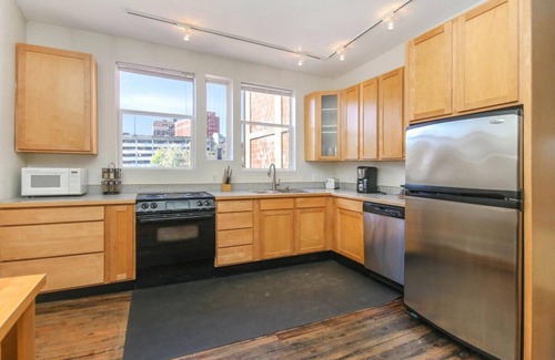 Historic Montford Apartamento | Dog-friendly Broadway Loft