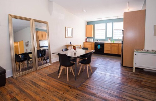 Historic Montford Apartamento | Dog-friendly Broadway Loft