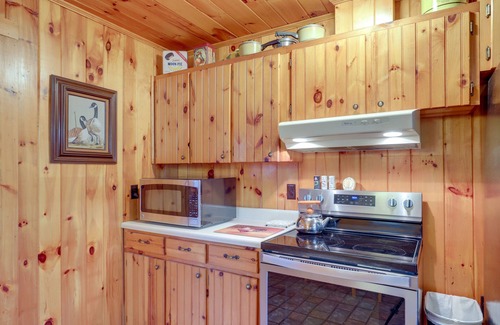 Burnsville Casa | Dog-Friendly Burnsville Home w/ Patio & Trails!