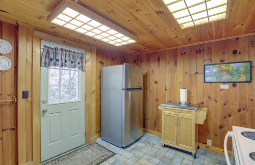 Burnsville Cabaña | Dog-friendly Burnsville Cabin Rental Near Hiking!