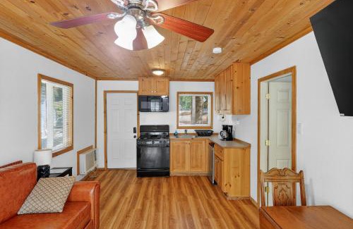 Cobb Casa | Dog-Friendly Cabin 2 Mi to Trails cabin