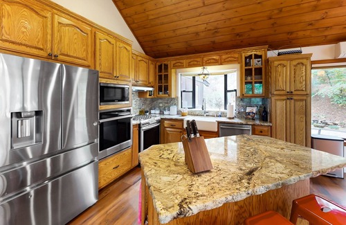 Applegate Casa | Dog-friendly cabin on a working goat farm with private deck, firepit & fireplace