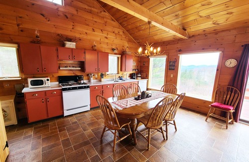 Sunday River Area Cabina | Dog Friendly Cabin w/ Hot Tub & Stunning Views!