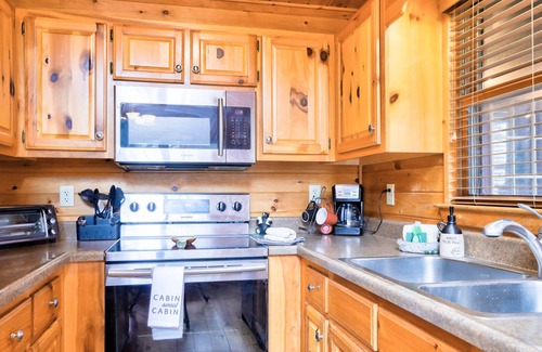 Cashes Valley Cabina | Dog-friendly cabin with game room, fireplace, furnished deck, & washer/dryer