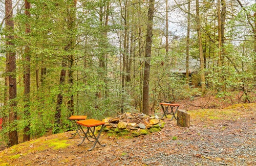 Cashes Valley Cabina | Dog-friendly cabin with game room, fireplace, furnished deck, & washer/dryer
