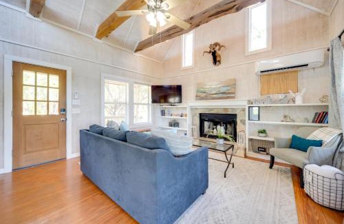 Johnson City Apartamento | Dog-Friendly Cabin with Fire Pit in Johnson City!