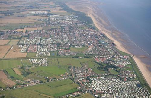 Heacham Otro | Dog Friendly Caravan With Large Decking Near Heacham Beach, Ref 21052H