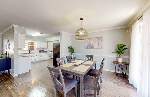 Macon Casa | Dog-friendly charmer with large yard, sunroom, game room, grill, AC, & W/D