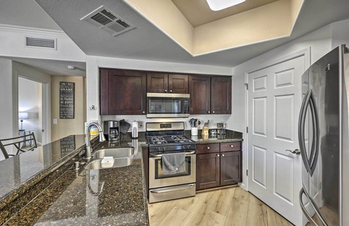 Maryvale Village Condominio | Dog-Friendly Condo w/ Pool & Hot Tub in Phoenix