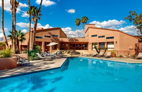 Tucson Condominio | Condominio amigable para perros y remodelado con piscina compartida, jacuzzi y tenis
