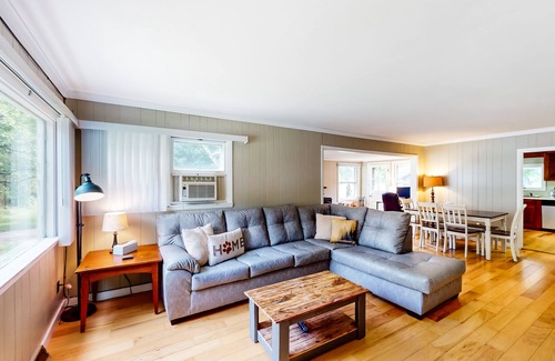 North Creek Casa | Dog-friendly cottage with a wood stove, washer/dryer, firepit, & large yard