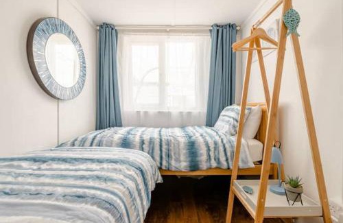 Irstead Casa | Dog friendly cottage 2 mins to beach with hot tub and Zappi EV