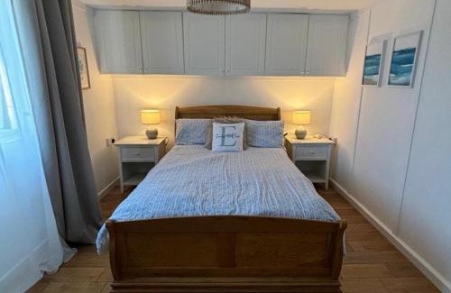 Irstead Casa | Dog friendly cottage 2 mins to beach with hot tub and Zappi EV