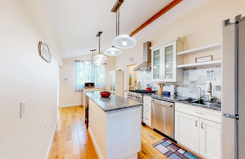 San Rafael Cabaña | Dog-friendly cottage with porch in quiet neighborhood, close to everything