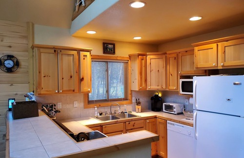 Westcliffe Casa | Dog Friendly, Cozy 3 Bdrm Cabin in the Woods