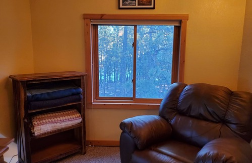 Westcliffe Casa | Dog Friendly, Cozy 3 Bdrm Cabin in the Woods