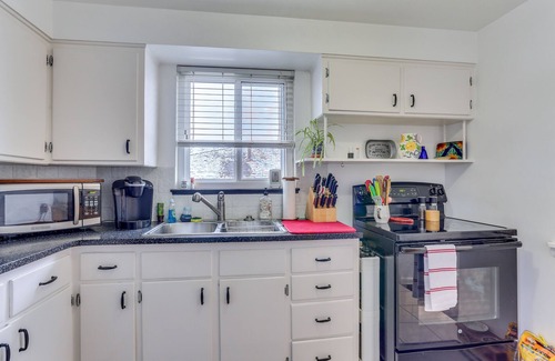 Rosedale Apartamento | Dog-Friendly Denver Apartment w/ Shared Yard!