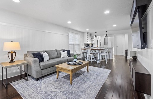 North End Casa | DOG FRIENDLY! EPIC Hyde Park Location! Remodeled 1940 Bungalow | Back Deck w/ Shade & Dining Table
