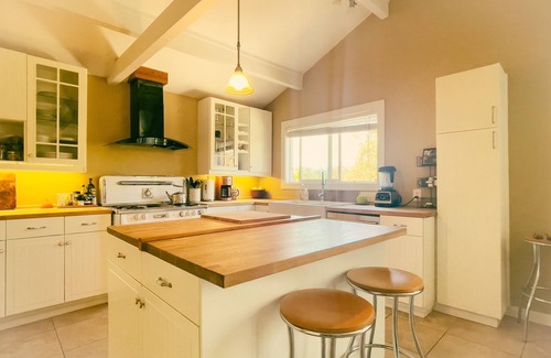 Fetters Hot Springs-Agua Caliente Casa | Dog Friendly! Fabulous Kitchen & Large Deck w/ Scenic Views