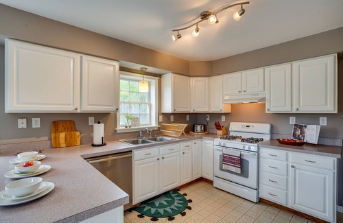 Etna Casa | Dog-Friendly Freeville Home ~ 8 Mi Cayuga Lake!