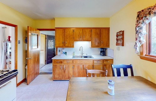 Berlin Casa | Dog-friendly getaway with porch, yard, & full kitchen - near ATV trails