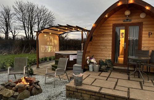 Dwyran Casa | Dog Friendly Glamping Pods with Hot Tubs