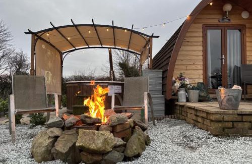 Dwyran Casa | Dog Friendly Glamping Pods with Hot Tubs