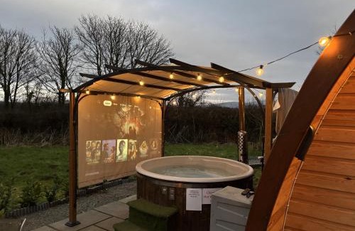 Dwyran Casa | Dog Friendly Glamping Pods with Hot Tubs
