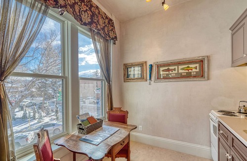 Salida Condominio | Dog Friendly- Historic Palace Hotel- Suite 201