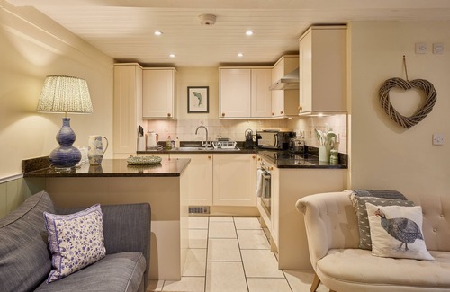 Upper Seagry Cabaña | Dog friendly holiday home in the Cotswolds - Guinea Cottage