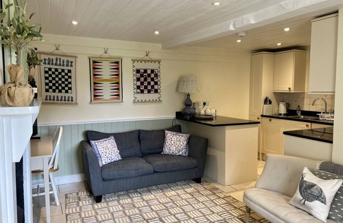 Upper Seagry Cabaña | Dog friendly holiday home in the Cotswolds - Guinea Cottage