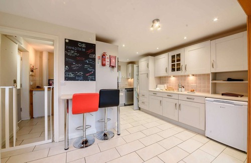 Blockley Casa | Dog friendly holiday cottage in the Cotswolds with cinema room and superb garden - Landgate House