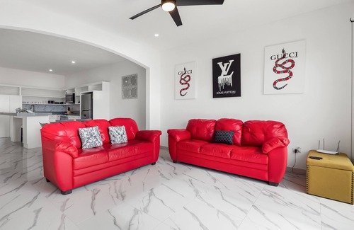 La Paloma Casa | Dog-friendly home 3 rows to beach with rooftop deck, pool, & kitchen